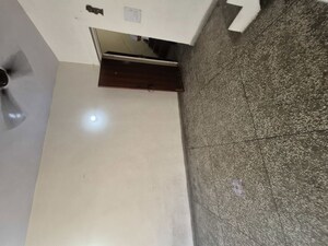 Furnished Amenities in 1.5 BHK Apartment at Mayur Vihar – for Rent