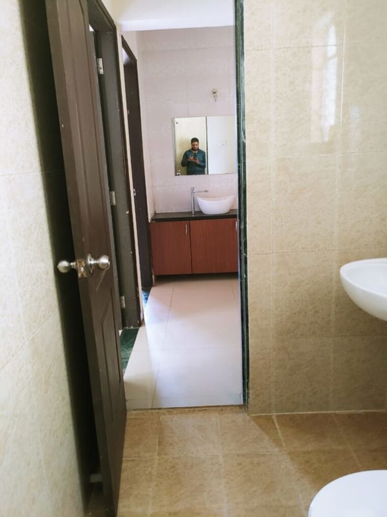 Bathroom, dajikaka-gadgil-anant-venkatesh 3 Bedroom 1500 Sq.Ft. Apartment In Pashan Pune 10623965