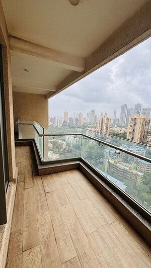 2.5 BHK Apartment For Rent in Prestige Siesta, Mulund West