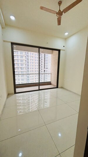 Room in 2.5 BHK Apartment at Prestige Siesta, Mulund West – for Rent