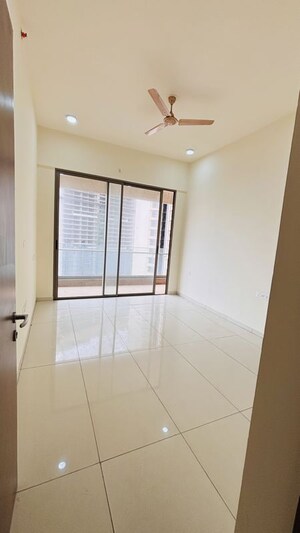 Room in 2.5 BHK Apartment at Prestige Siesta, Mulund West – for Rent