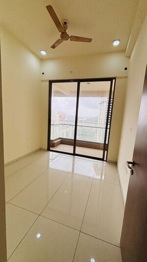 Room in 2.5 BHK Apartment at Prestige Siesta, Mulund West – for Rent