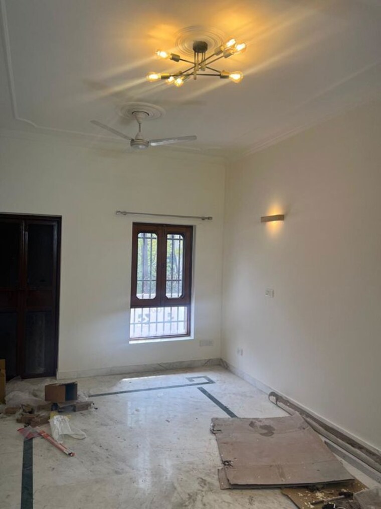 Room, sector 46 3 Bedroom 200 Sq.Mt. Villa In Sector 46 Noida 10623968