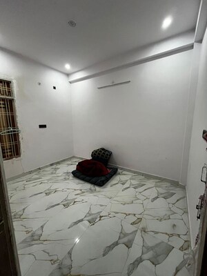 Room in 1 BHK Builder Floor at Arjunganj – for Rent