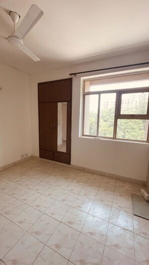Room in 1 BHK Builder Floor at Sector 23 – for Rent