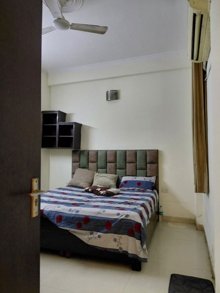 Bedroom, sector 46 4 Bedroom 250 Sq.Mt. Villa In Sector 46 Noida 10623994