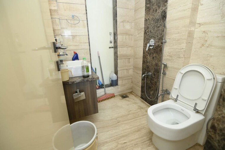 Bathroom, kamala-new-apsara 4 Bedroom 1800 Sq.Ft. Apartment In Khar West Mumbai 10623976