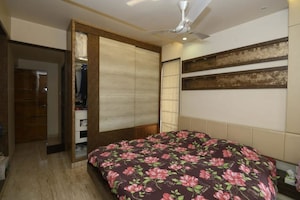 Bedroom in 4 BHK Apartment at Kamala New Apsara, Khar West – for Rent