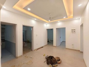 Room in 3 BHK Apartment at Nirala Greenshire, Sector 2 Greater Noida – for Rent