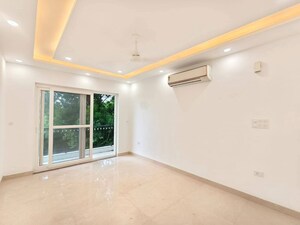 Room in 3 BHK Apartment at Nirala Greenshire, Sector 2 Greater Noida – for Rent