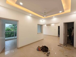 Room in 3 BHK Apartment at Nirala Greenshire, Sector 2 Greater Noida – for Rent