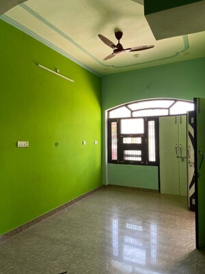 Room in 2 BHK Builder Floor at Eldeco Udyan II, Raebareli Road – for Rent