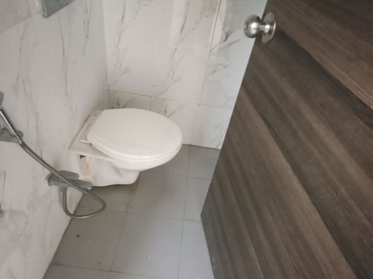 Bathroom, dosti-desire-joy 1 Bedroom 450 Sq.Ft. Apartment In Brahmand Thane 10624053