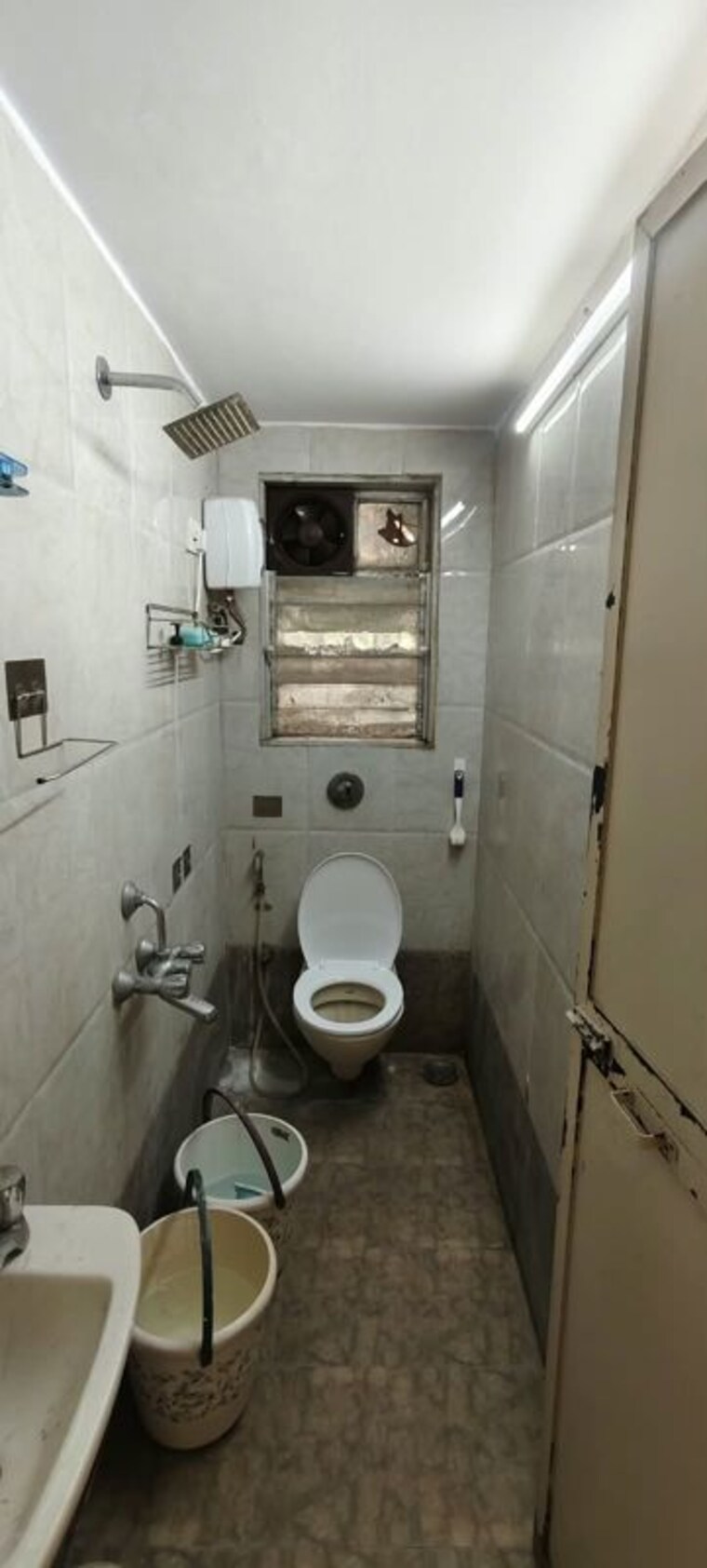 Bathroom, mahim 1 Bedroom 500 Sq.Ft. Apartment In Mahim Mumbai 10624081