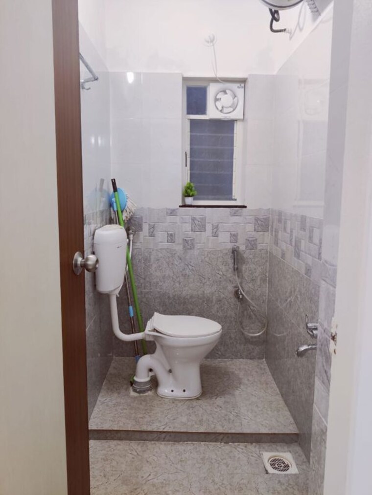 Bathroom, magarpatta-daffodils-apartment 3 Bedroom 1200 Sq.Ft. Apartment In Hadapsar Pune 10624092