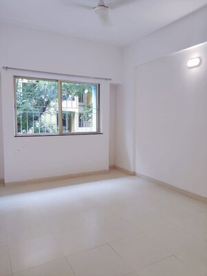 Room in 2 BHK Apartment at Magarpatta Jasminium, Hadapsar – for Rent