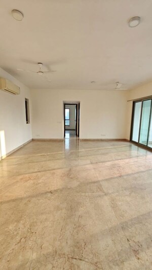 Room in 4 BHK Apartment at DB Woods, Goregaon East – for Sale
