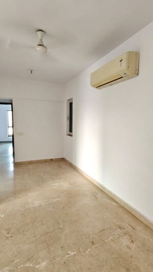 Room in 4 BHK Apartment at DB Woods, Goregaon East – for Sale