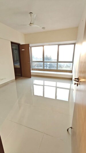 Room in 4 BHK Apartment at DB Woods, Goregaon East – for Sale