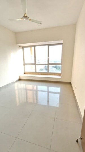 Room in 4 BHK Apartment at DB Woods, Goregaon East – for Sale