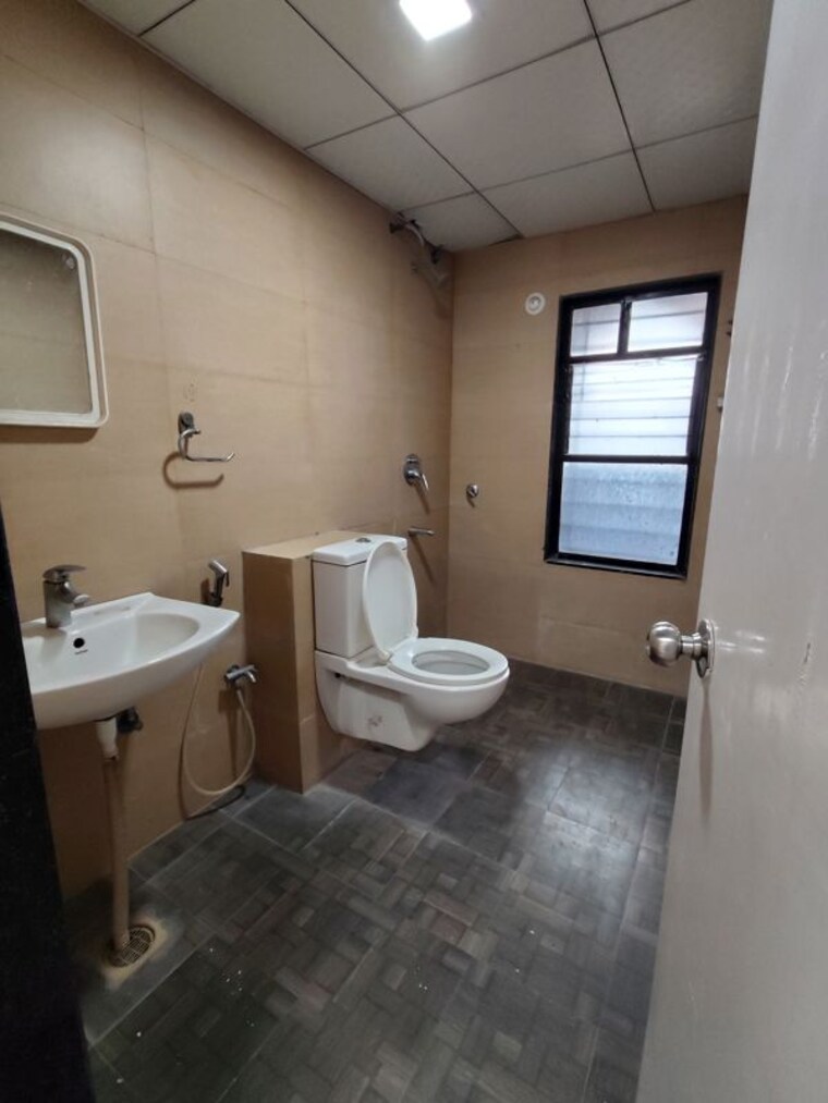 Bathroom, kumar-sophronia 3 Bedroom 1800 Sq.Ft. Apartment In Kalyani Nagar Pune 10624139