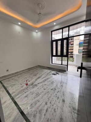 Room in 2 BHK Builder Floor at Green Fields Colony – for Sale