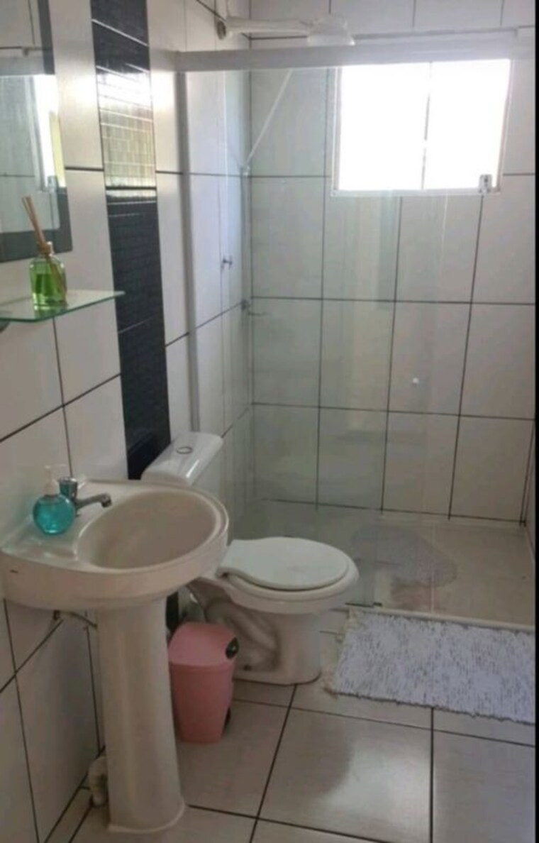 Bathroom, vineet khand 6 Pg For Girls In Vineet Khand 6 10624164