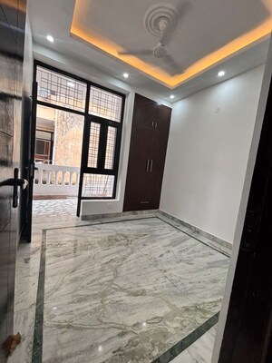 Room in 2 BHK Builder Floor at Green Fields Colony – for Rent