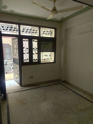Room in 2 BHK Apartment at Neb Sarai – for Rent