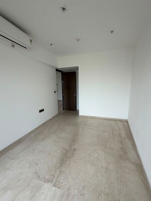 Room in 3 BHK Apartment at Lodha The Park, Worli – for Sale