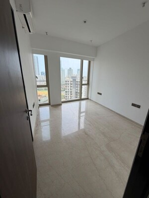 Room in 3 BHK Apartment at Lodha The Park, Worli – for Sale