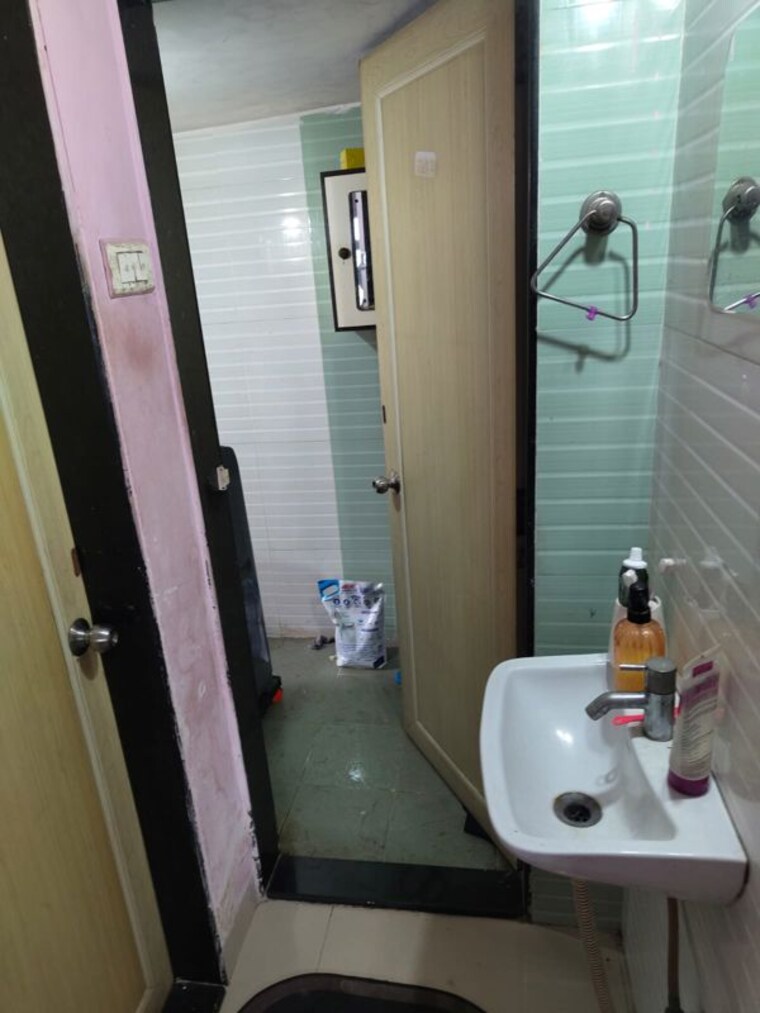 Bathroom, haware-estate 1 Bedroom 650 Sq.Ft. Apartment In Kasarvadavali Thane 10624284