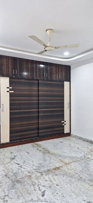 Room in 2 BHK Builder Floor at Kondapur – for Rent