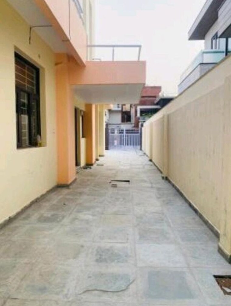 Room, sector 44 3 Bedroom 4500 Sq.Ft. Independent House In Sector 44 Noida 10624407
