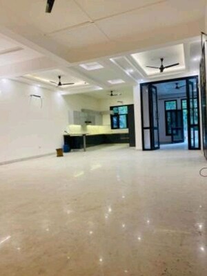 Room in 3 BHK Independent House at Sector 44 – for Rent