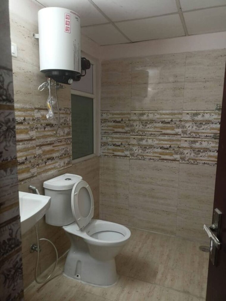 Bathroom, amrapali-verona-heights 3 Bedroom 1220 Sq.Ft. Apartment In Tech Zone 4 Greater Noida Greater Noida 10624488