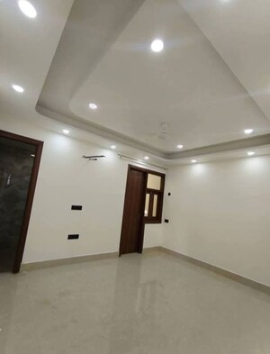Room in 3 BHK Apartment at Chattarpur – for Rent