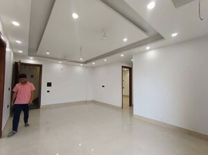 Room in 3 BHK Apartment at Chattarpur – for Rent