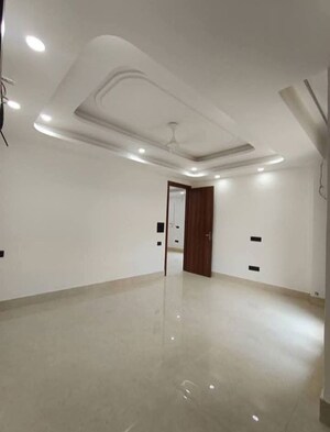 Room in 3 BHK Apartment at Chattarpur – for Rent