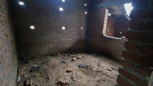 Room in  Independent House at Lamtara – for Sale