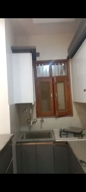 Furnished Amenities in 2 BHK Builder Floor at Vijay Enclave – for Sale
