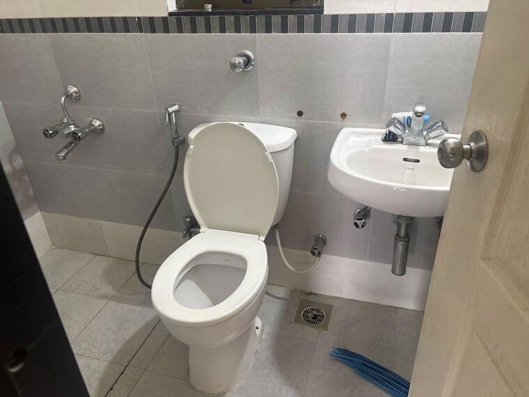 Bathroom, gulmohar-queenstown 2 Bedroom 1250 Sq.Ft. Apartment In Kharadi Pune 10624603