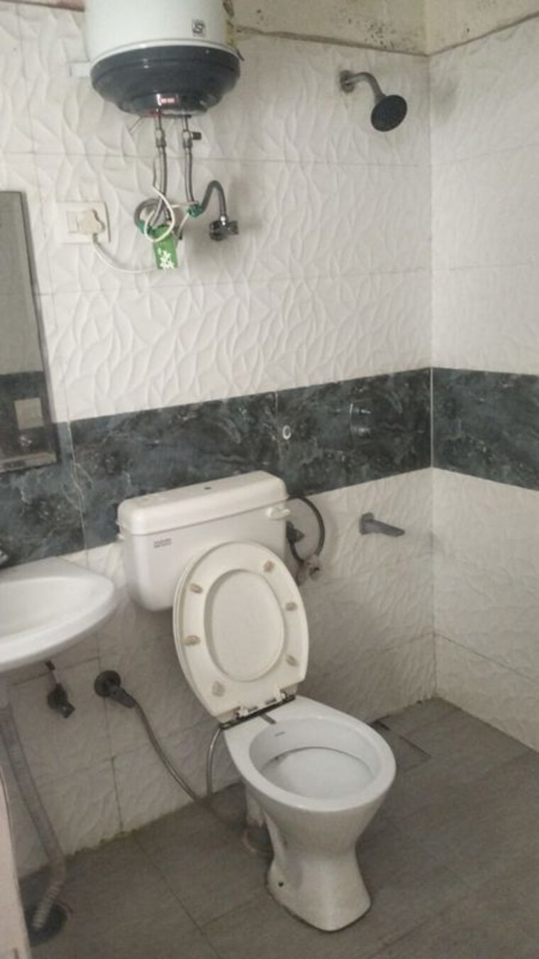 Bathroom, nk-savitry-enclave 1 Bedroom 1200 Sq.Ft. Apartment In Vip Road Zirakpur 10624621
