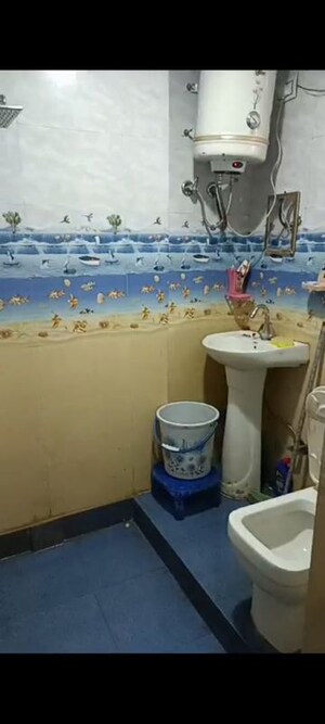 Team Area in 2 BHK Builder Floor at Vijay Enclave – for Sale