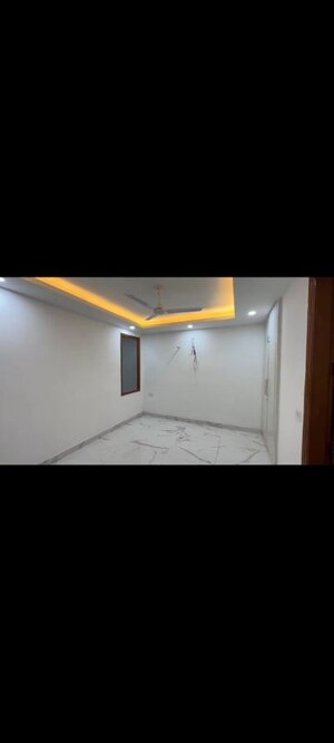 Room in 4 BHK Builder Floor at Mahavir Enclave – for Sale