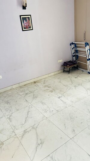 Room in 3 BHK Apartment at Jaypee Kensington Park Apartments, Sector 133 – for Rent