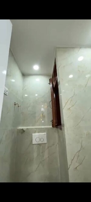 Furnished Amenities in 2 BHK Builder Floor at Vijay Enclave – for Sale
