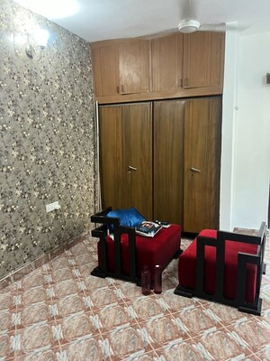 Furnished Amenities in 3 BHK Builder Floor at Saket – for Rent
