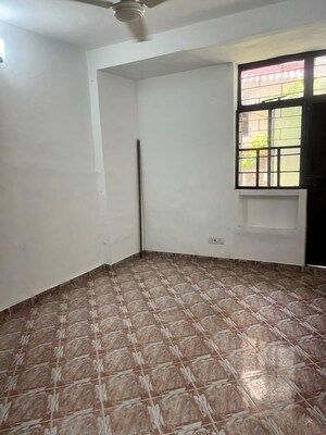 Room in 3 BHK Builder Floor at Saket – for Rent