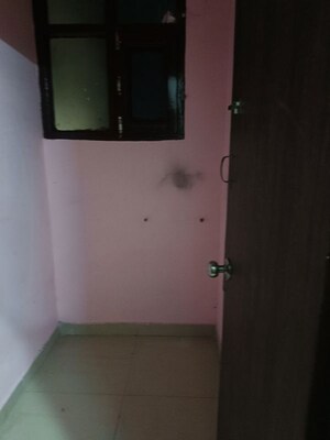 Furnished Amenities in 3 BHK Builder Floor at Guru Nanak Enclave, Dhakoli – for Rent